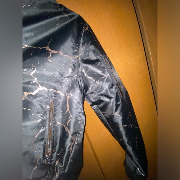 Black windbreaker - Picture 7 of 8